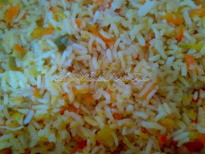 Smażony ryż z warzywami sposób podania