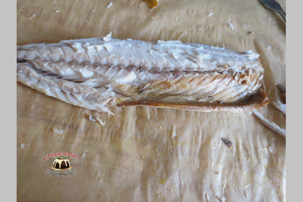 Sałatka z wędzonej makreli i papryki