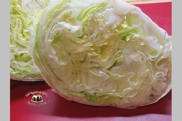 Salatka z lososia i salaty lodowej